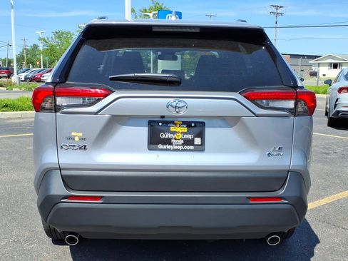 Used 2025 Toyota RAV4 LE AWD/4WD image 9
