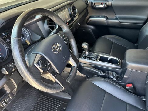 Used 2019 Toyota Tacoma TRD Off-Road AWD/4WD image 9