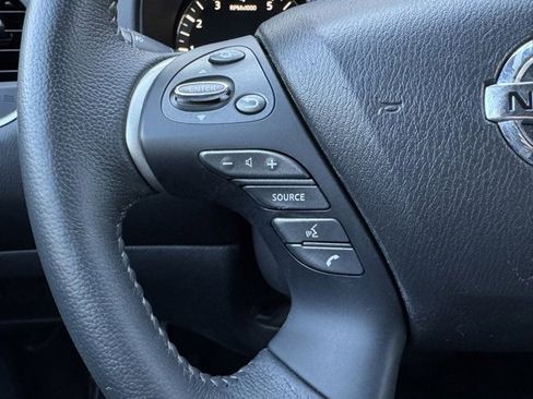 Used 2018 Nissan Pathfinder SV image 30