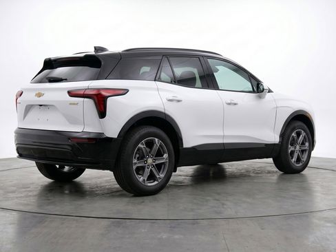 Used 2025 Chevrolet Blazer LT FWD image 9