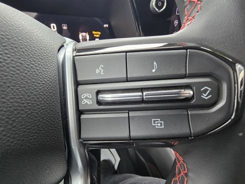 Used 2024 Chevrolet Colorado Z71 w/ Z71 Convenience Package 2 image 22