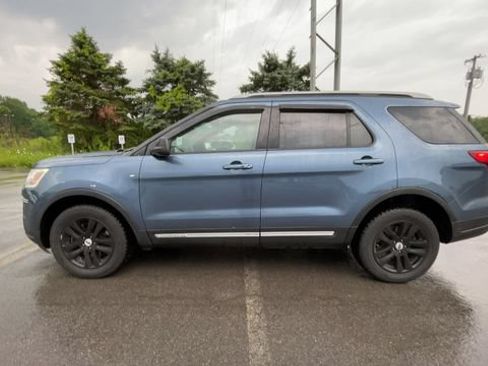 Certified 2018 Ford Explorer XLT AWD/4WD image 5
