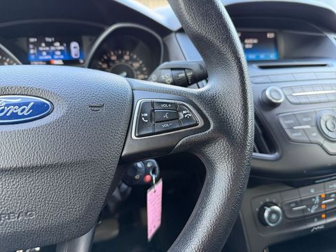 Used 2015 Ford Focus SE FWD image 16