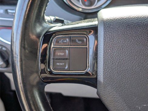 Used 2019 Dodge Grand Caravan SXT image 21