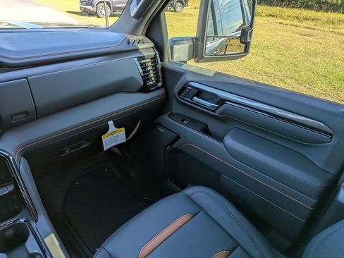 New 2026 GMC Sierra 2500 Denali w/ Denali Reserve Package image 18