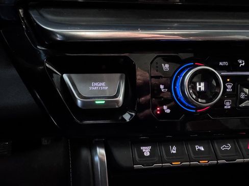 Certified 2024 GMC Sierra 2500 Denali Ultimate image 23