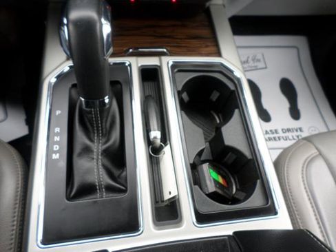 Used 2019 Ford F150 Lariat image 32