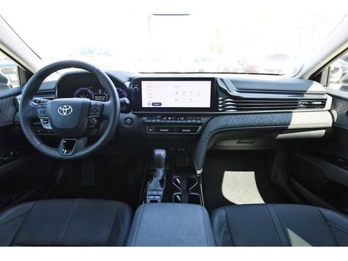 Used 2025 Toyota Camry XLE image 7