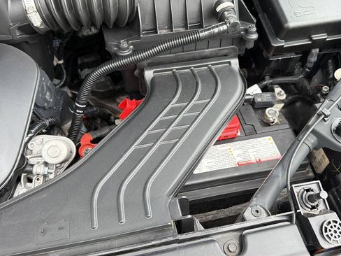 Used 2023 Chrysler Pacifica Touring-L FWD image 32