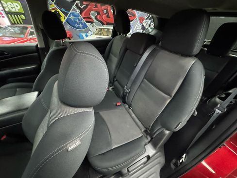 Used 2018 Nissan Pathfinder S image 14