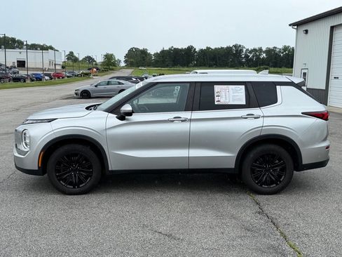 Used 2022 Mitsubishi Outlander ES AWD/4WD image 3