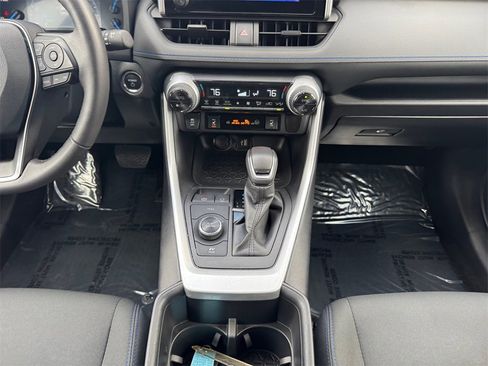 Used 2024 Toyota RAV4 SE image 11