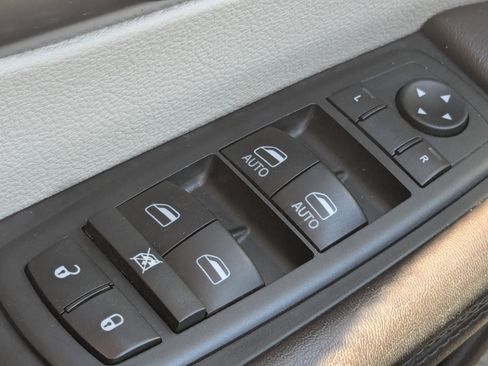 Used 2018 Chrysler Pacifica Touring Plus FWD image 30