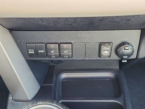 Used 2017 Toyota RAV4 Platinum image 35