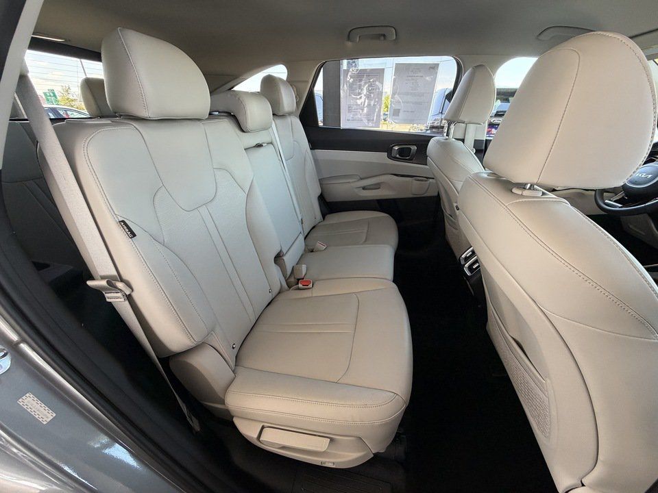 Used 2024 Kia Sorento S AWD/4WD image 27