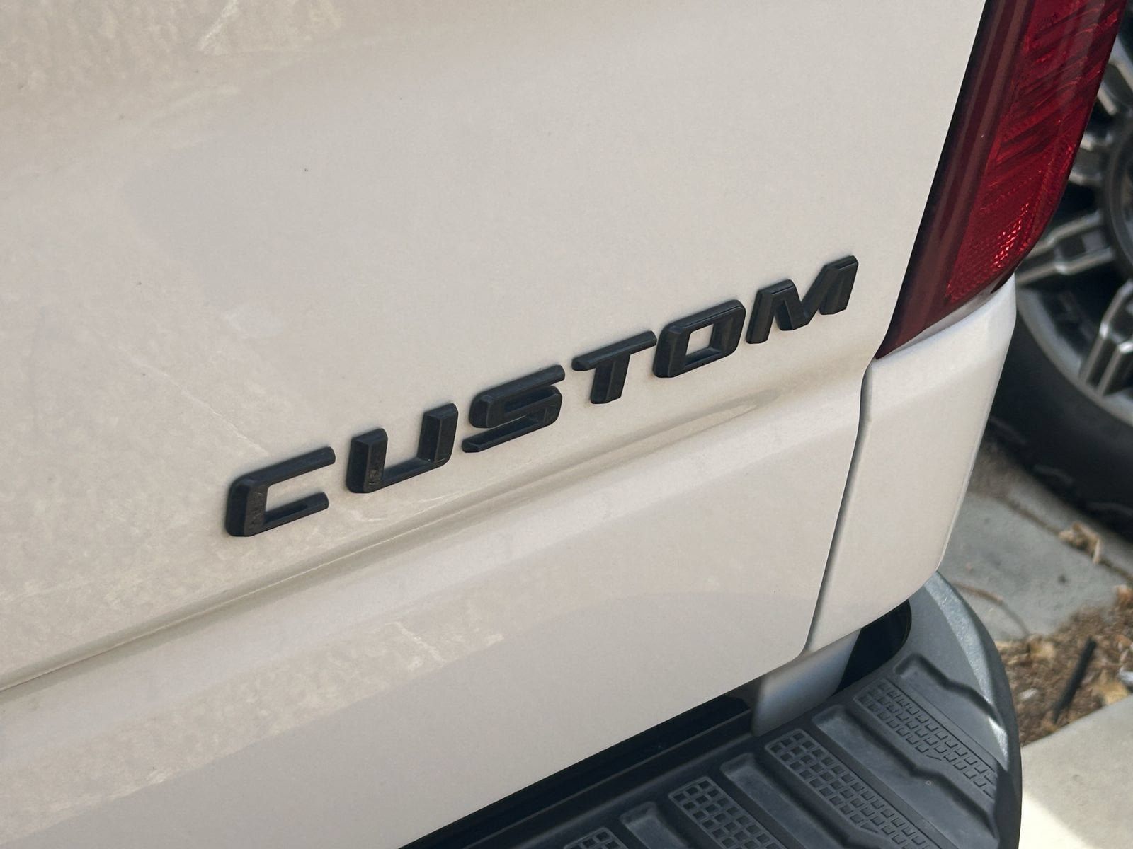 Used 2024 Chevrolet Silverado 1500 Custom Trail Boss w/ Dark Appearance Package AWD/4WD image 6