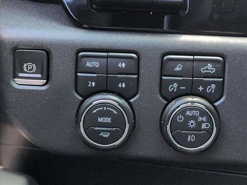Used 2022 Chevrolet Silverado 1500 ZR2 w/ Technology Package AWD/4WD image 16