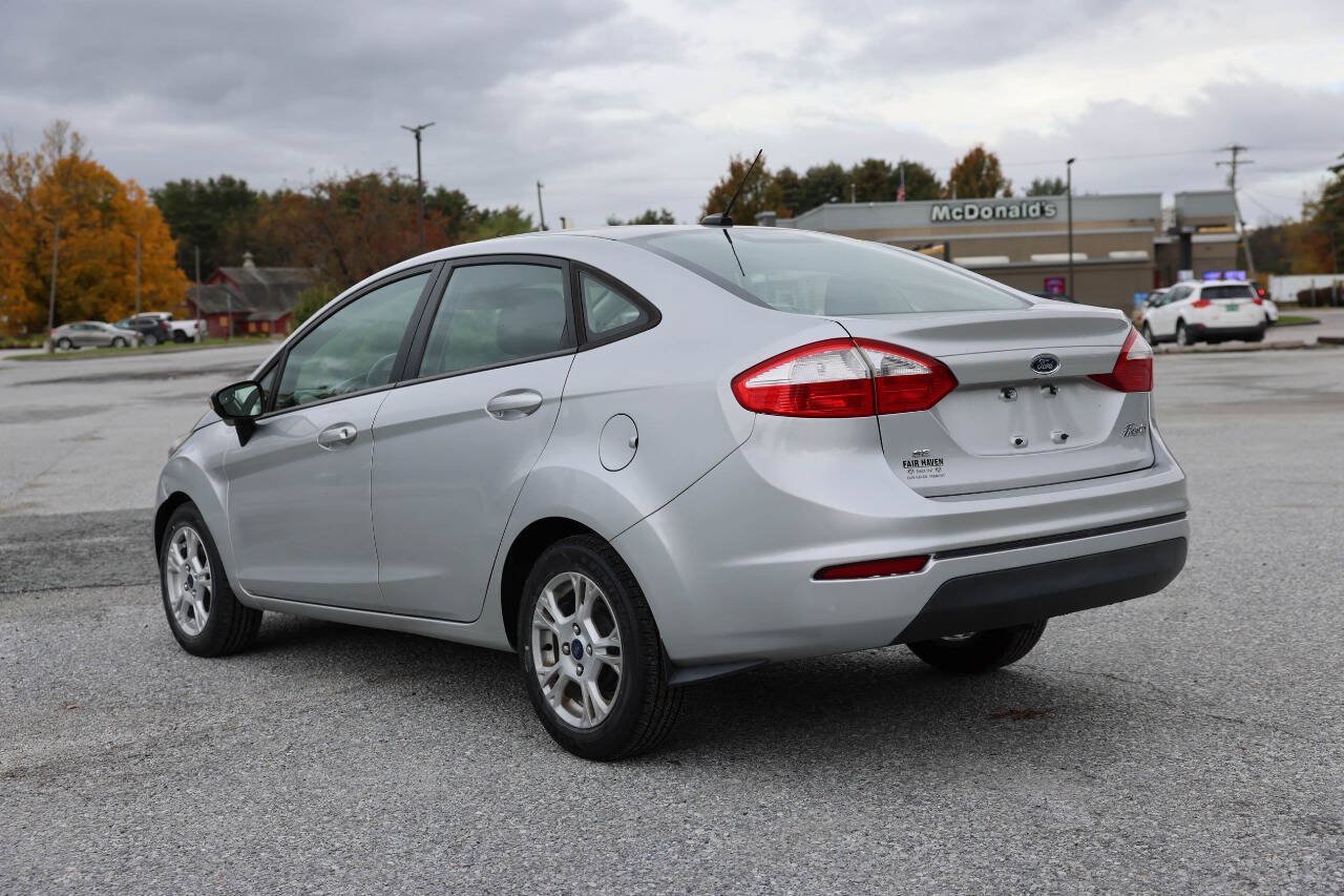 Used 2015 Ford Fiesta SE FWD image 3