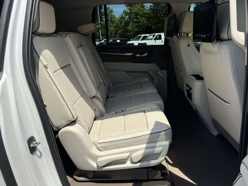 Used 2023 GMC Yukon XL Denali AWD/4WD image 15