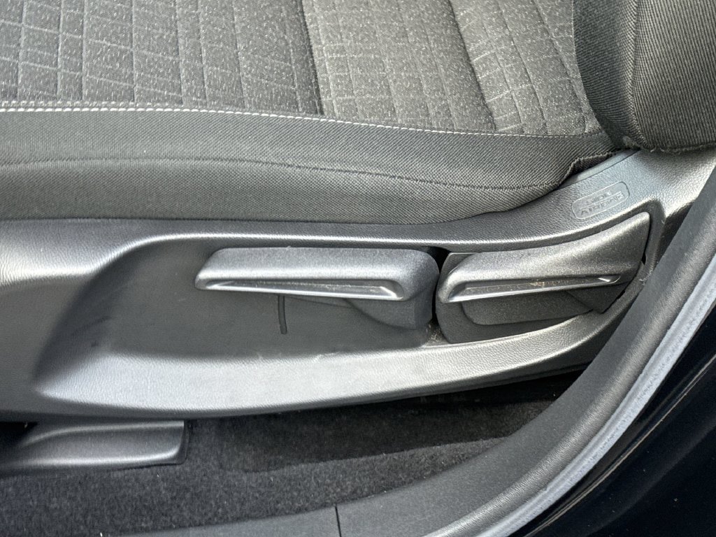 Used 2023 Honda HR-V LX image 14
