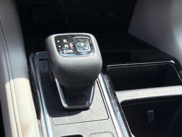 Used 2023 Nissan Pathfinder SL AWD/4WD image 28
