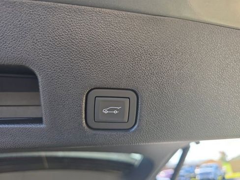 New 2025 Chevrolet Traverse LT image 13