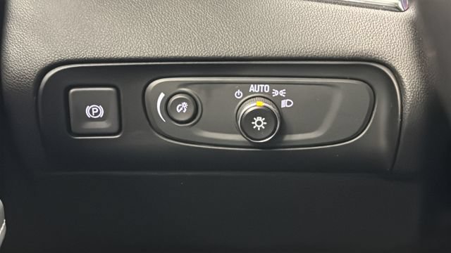 Used 2018 Buick Enclave Premium w/ LPO, Hit The Road Package AWD/4WD image 31