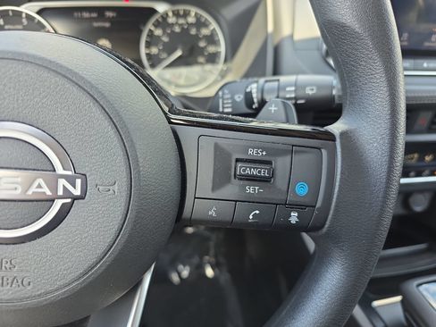 Used 2023 Nissan Rogue SV FWD image 17