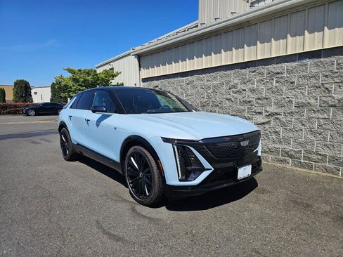 New 2026 Cadillac Lyriq Signature Sport w/ LPO, ONYX Package AWD/4WD image 10