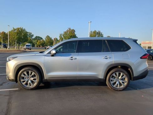 Used 2024 Toyota Grand Highlander Limited image 10