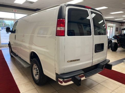 Used 2021 Chevrolet Express 2500 w/ Driver Convenience Package image 3