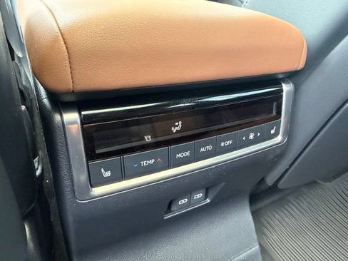 Used 2024 Lexus GX 550 w/ Accessory Package (2T) AWD/4WD image 19