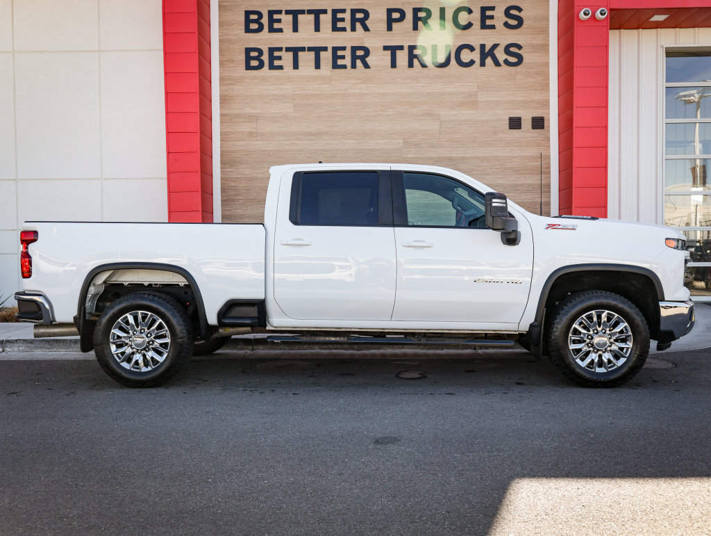 Used 2024 Chevrolet Silverado 2500 LT w/ Convenience Package AWD/4WD image 2