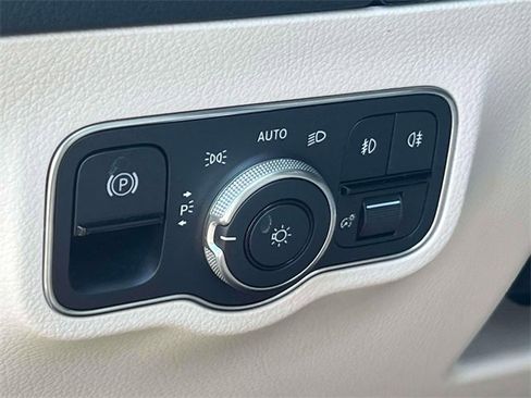 Used 2022 Mercedes-Benz GLA 250 4MATIC image 21