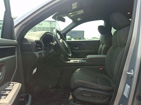 Used 2023 Honda Pilot Sport image 13