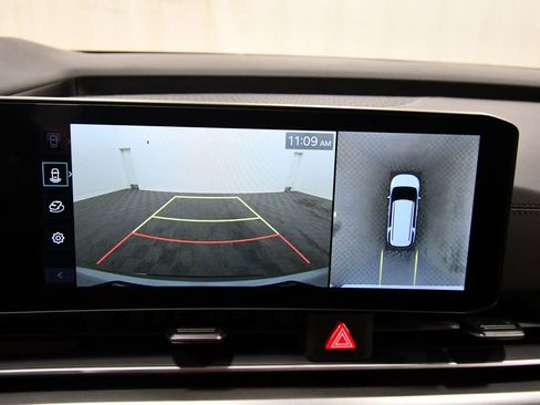 Used 2025 Kia Carnival SX Prestige image 30