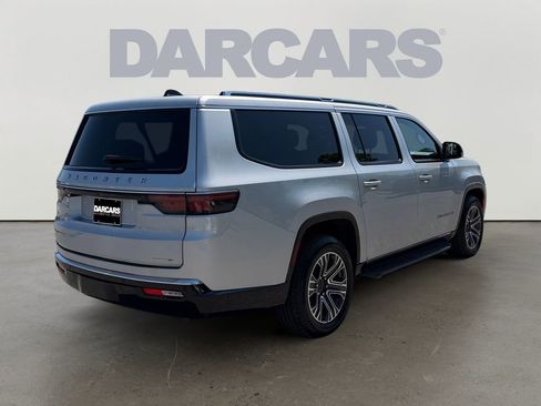 Used 2024 Jeep Wagoneer L Series II w/ Flexible Seating Group AWD/4WD image 7