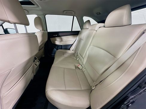 Used 2018 Subaru Outback 2.5i Limited image 4