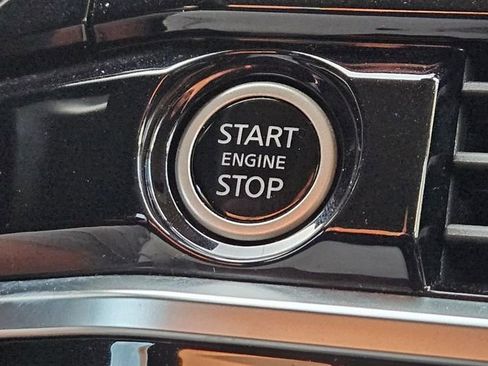 Used 2024 Nissan Pathfinder SV image 19