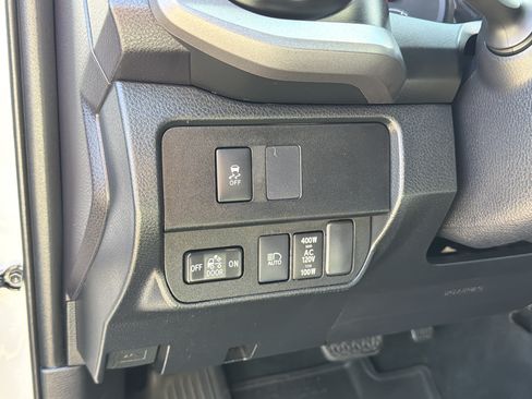 Used 2020 Toyota Tacoma TRD Off-Road w/ Technology Package AWD/4WD image 15
