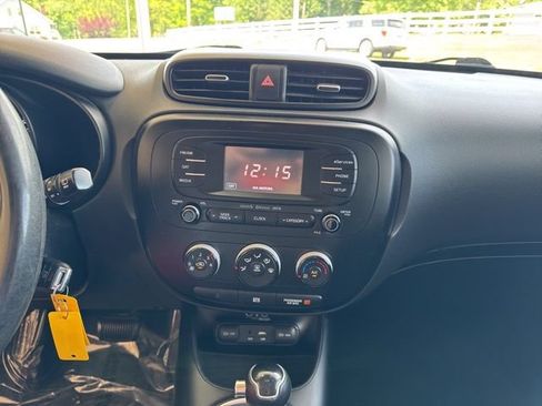 Used 2015 Kia Soul + FWD image 20