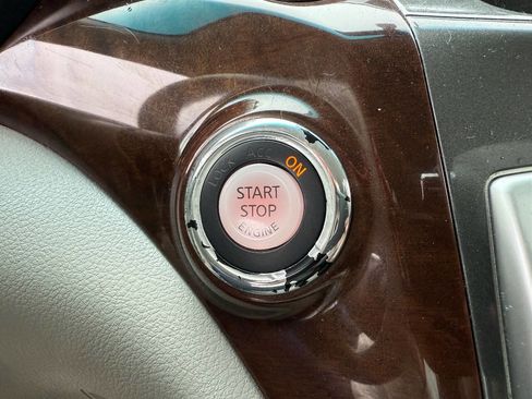 Used 2015 Nissan Quest SV image 26