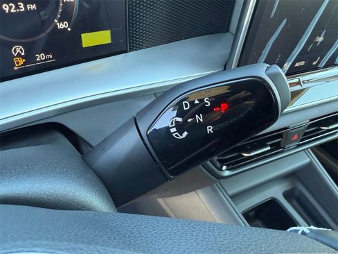 New 2026 Volkswagen Tiguan SE image 17