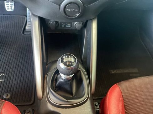 Used 2014 Hyundai Veloster Turbo R-Spec FWD image 11