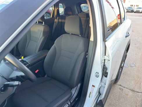 Used 2024 Nissan Rogue S image 23