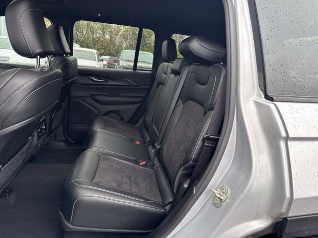 Used 2024 Jeep Grand Cherokee Altitude AWD/4WD image 14