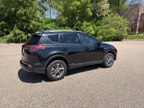 Used 2018 Toyota RAV4 LE w/ Carpet Mat Package AWD/4WD image 20