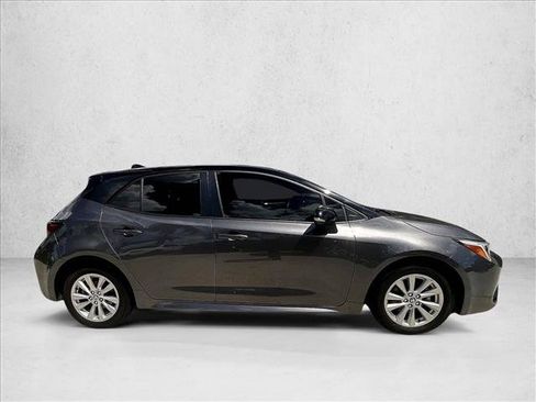 Used 2025 Toyota Corolla SE FWD image 3