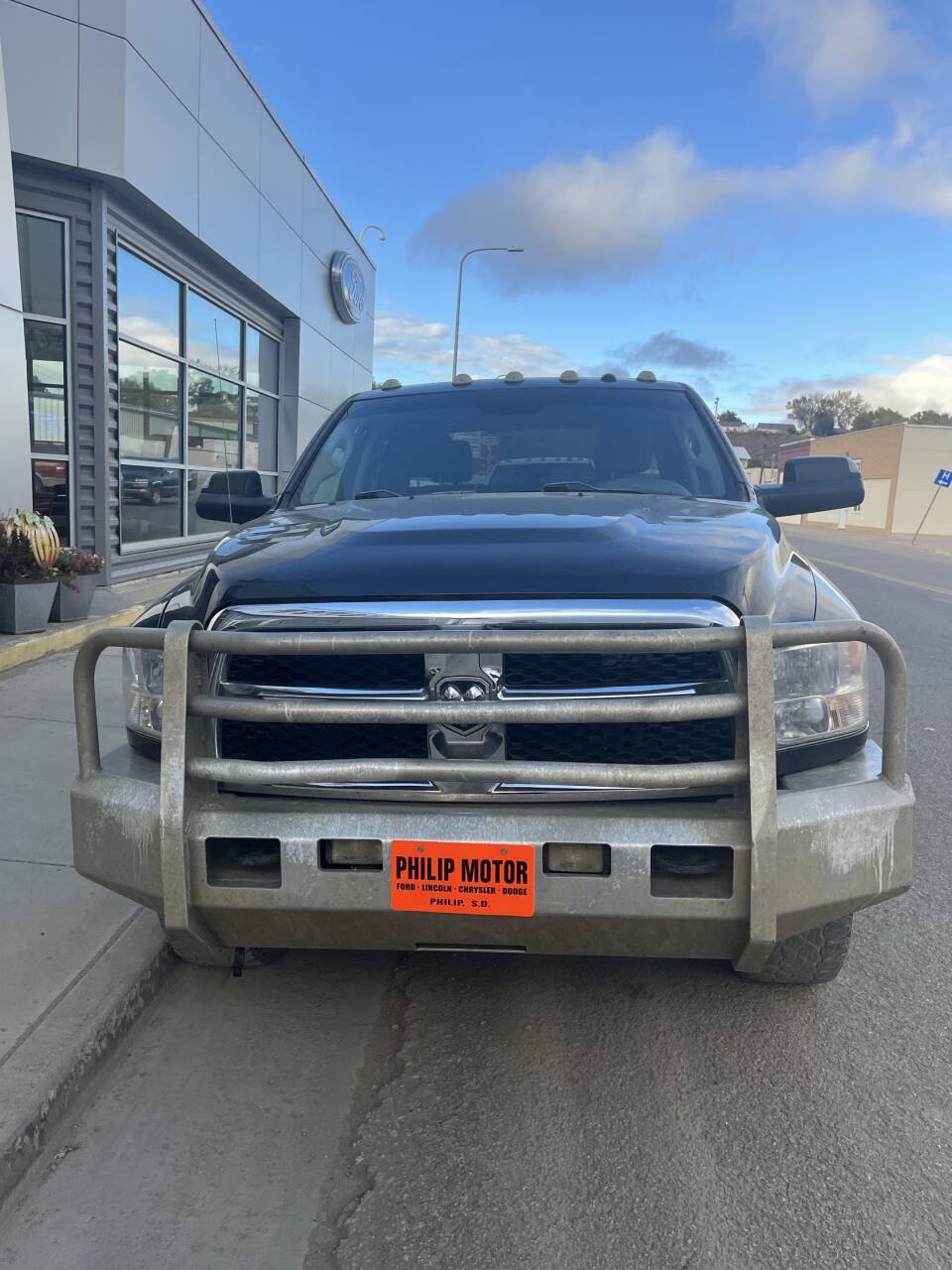 Used 2017 RAM 3500 Tradesman w/ Chrome Appearance Group AWD/4WD image 3
