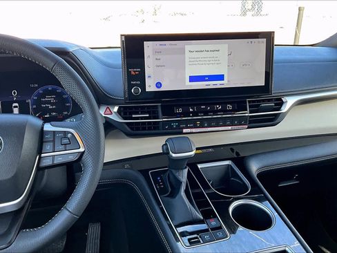 Certified 2026 Toyota Sienna Limited image 7